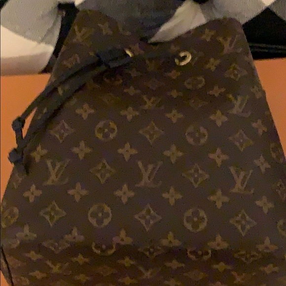 Louis Vuitton NEONOE Monogram Black Handbag - Picture 5 of 12